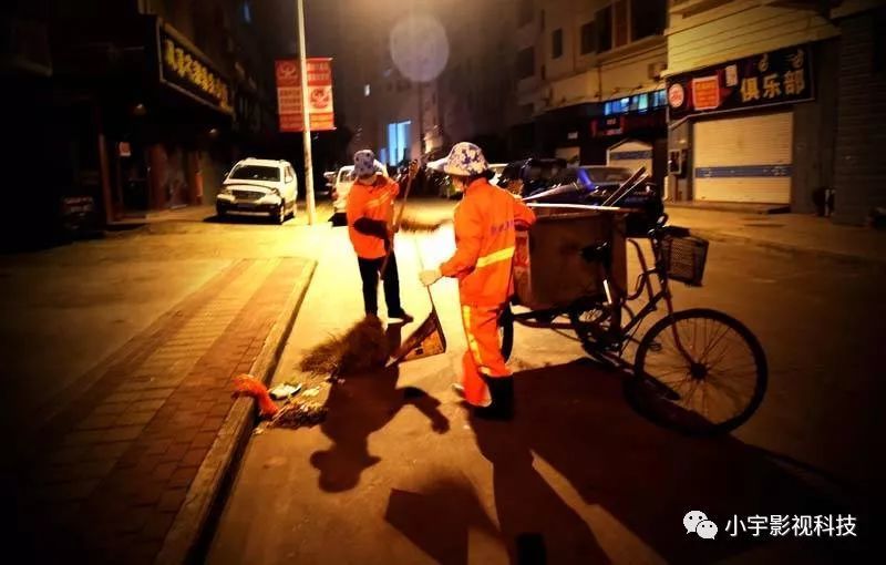 凌晨4点清洁工就开始上班了