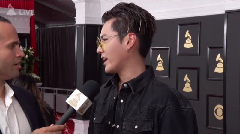 吴亦凡亮相格莱美 受外媒采访英文流利