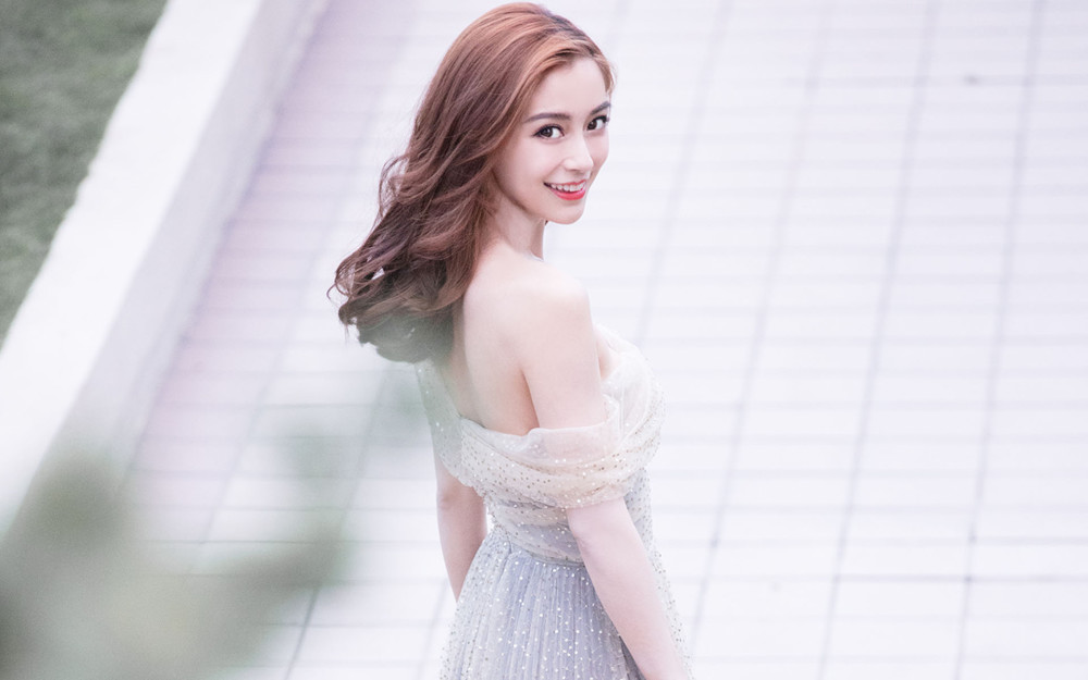 angelababy抹胸性感写真图集!杨颖