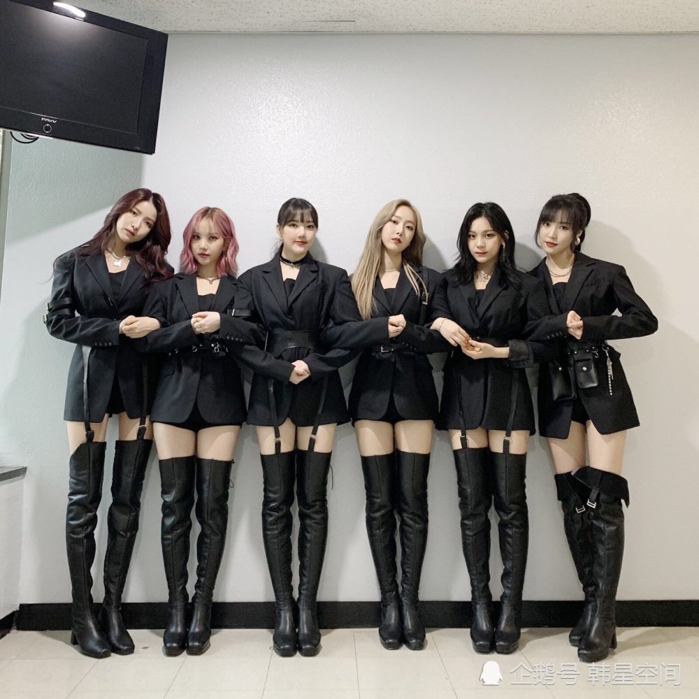 韩国人气女团gfriend,每一套打歌服可盐可甜,简直是穿