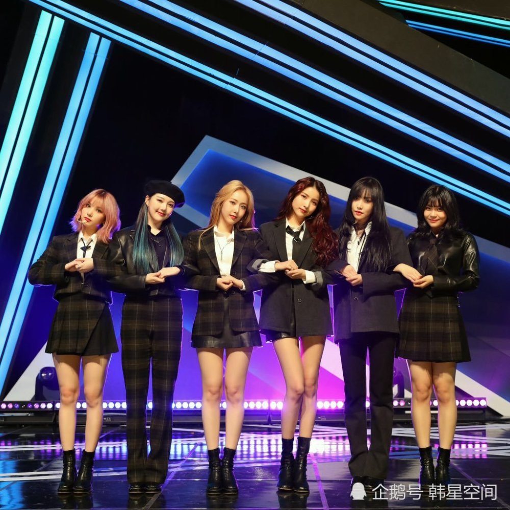 韩国人气女团gfriend,每一套打歌服可盐可甜,简直是穿