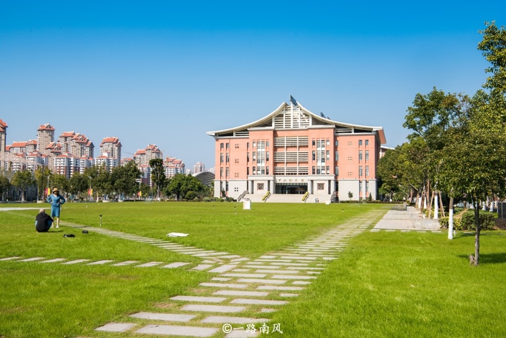 厦门最早的高校,不是厦门大学,绿色花园景色迷人!