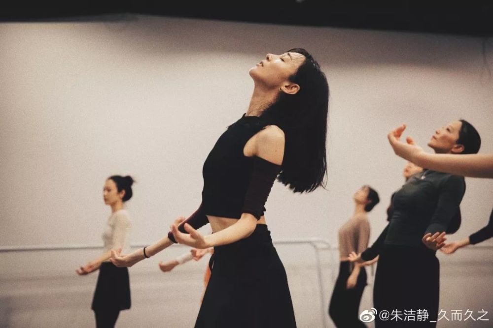 上海歌舞团首席朱洁静的《晨光曲》惊艳亮相春晚!深藏
