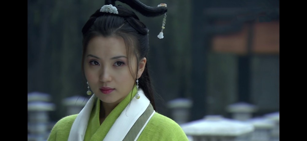 在《三国演义》中,貂蝉因十常侍之乱,避难出宫,被司徒王允收为义女