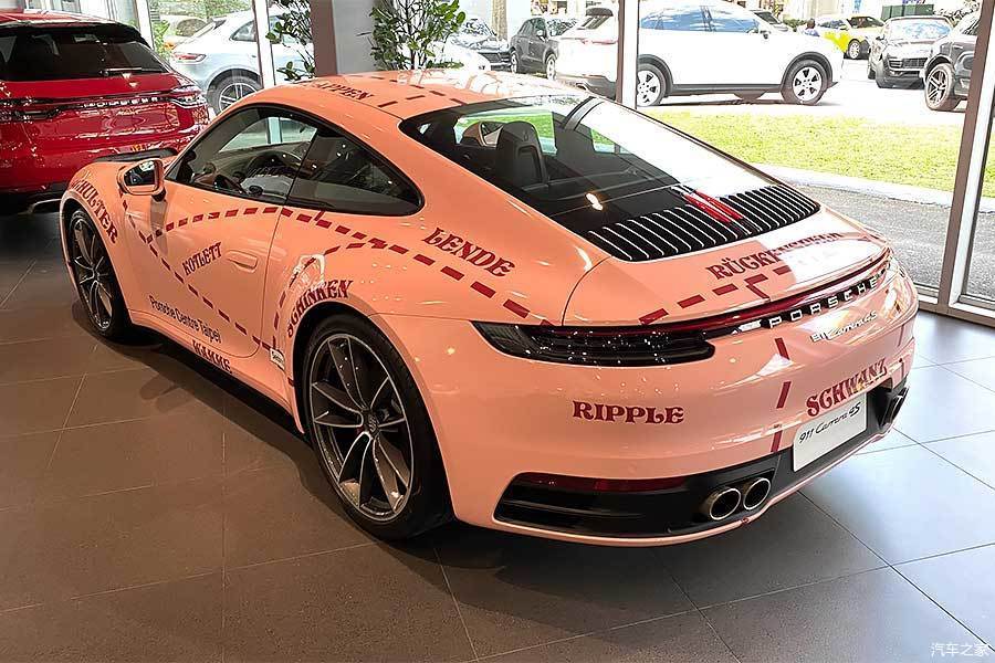 实拍粉猪装扮的全新保时捷911 carrera 4s,阁下喜欢吗