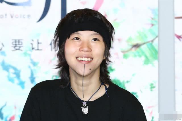 李嫣整容成功,窦靖童洗掉下巴纹身,妹妹变美不用我陪了!