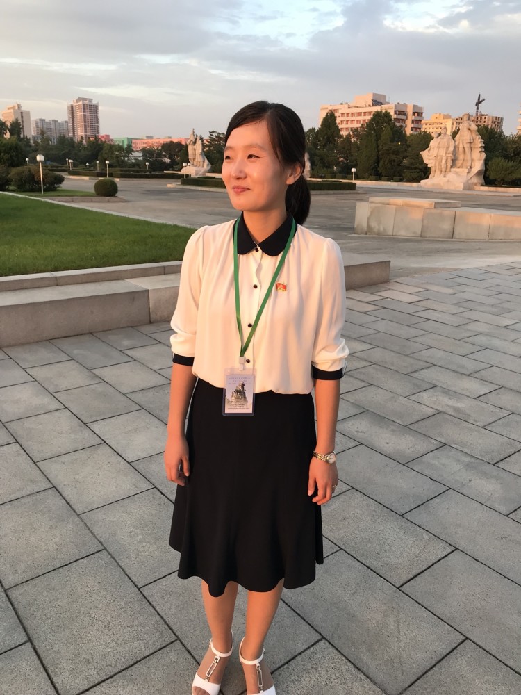 朝鲜图集:镜头下时髦漂亮的朝鲜女导游