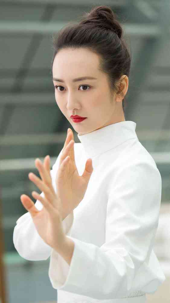 王鸥精美壁纸:鸥美人秀"功夫",清新大气又显质感