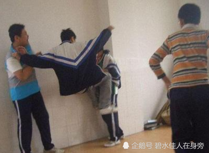 初中男孩子下课约架,有3句经典"口头禅",社会人:拜拜了您嘞!
