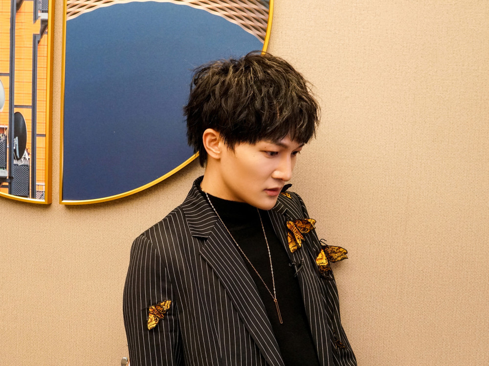 周深只有161cm,穿大衣却秒变气质男神,原来是个隐藏的