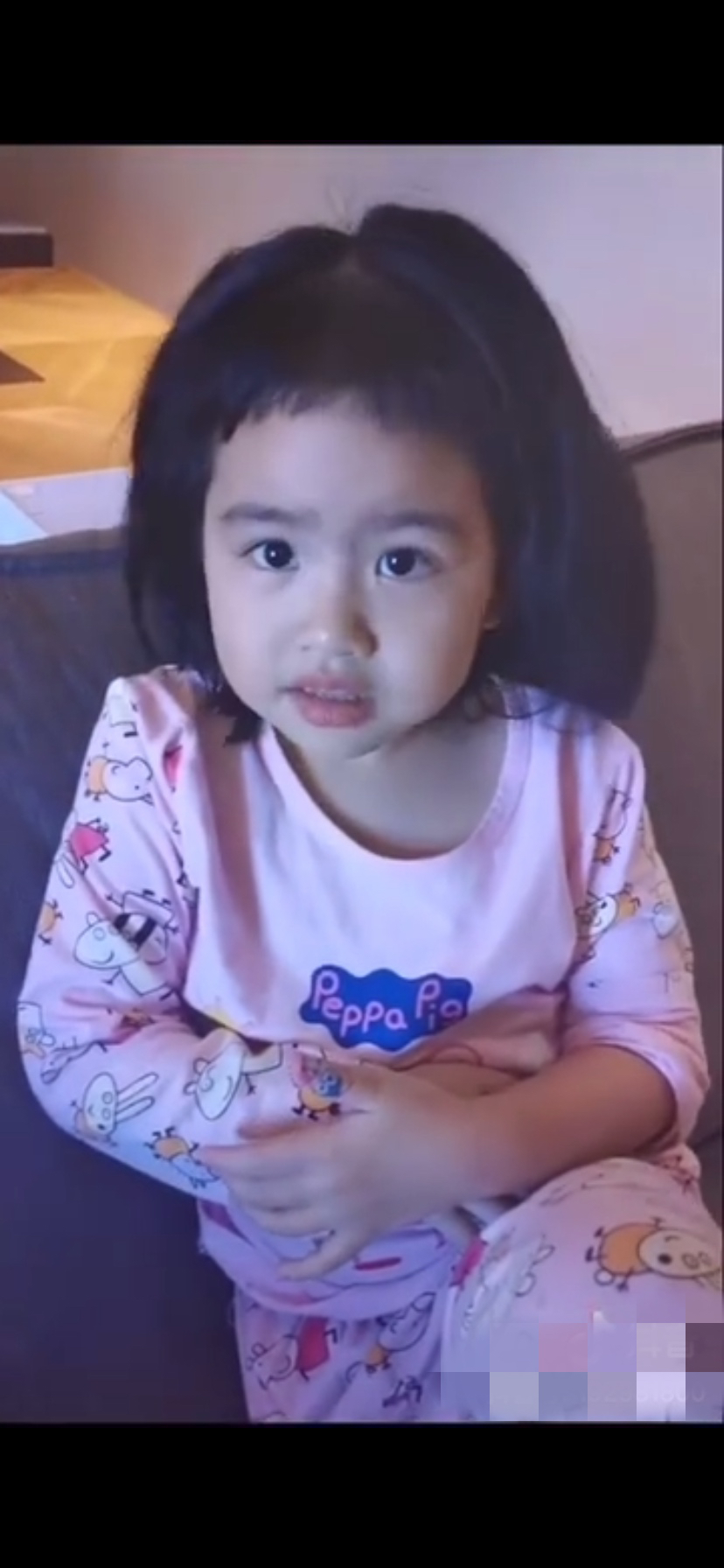 包贝尔女儿饺子犯花痴直呼:"李现实在太帅了",沉迷于李现无法自拔