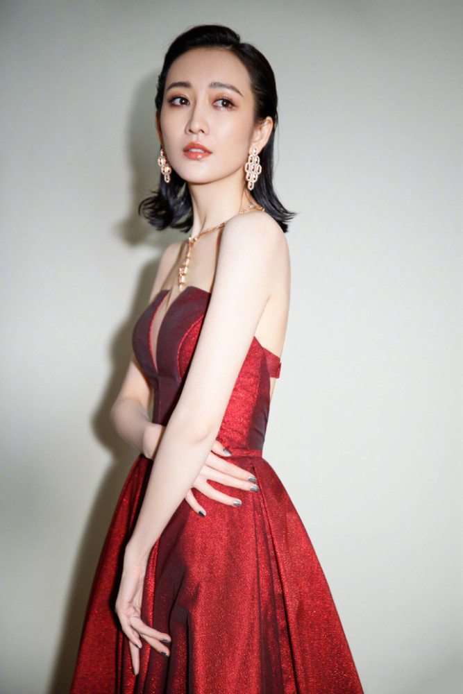 王鸥生活照,淑女,女神是她的代名词,穿搭搭配显高贵气质