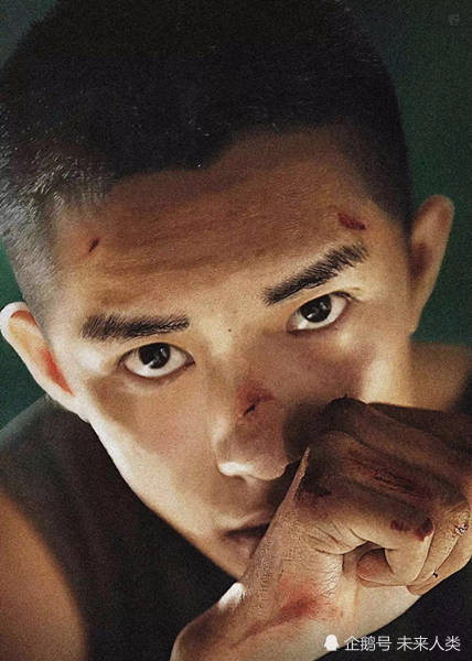 易烊千玺在《少年的你》中为陈念剃头一次过,演技动情