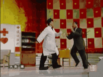 说到赵本山和范伟,距离他俩上一次同框飙戏已经是十几年前的事儿了