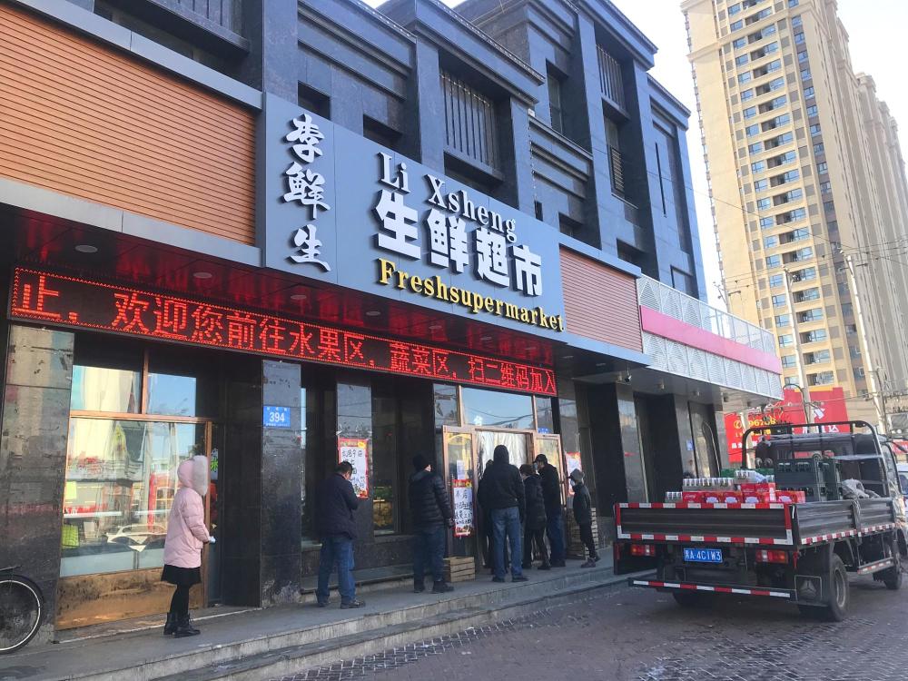 哈尔滨大超市"全副武装","北欧式"排队,我们不是傻大胆