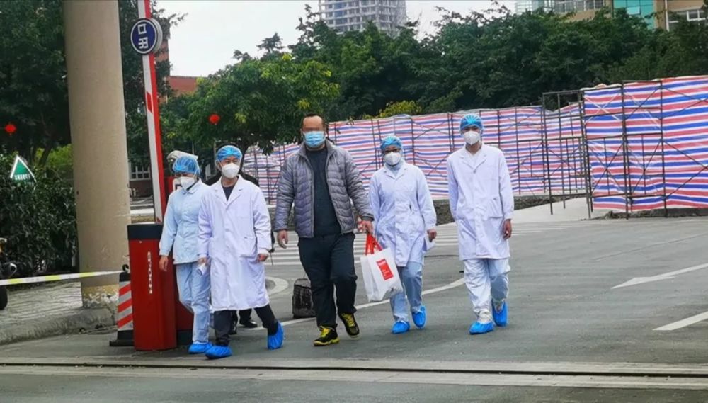 我市首例新冠肺炎确诊患者出院