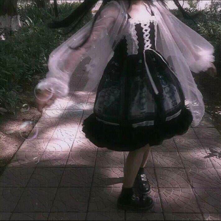 不露脸女生头像:南巷有清风,北巷有浊酒,而我的心里只有你!