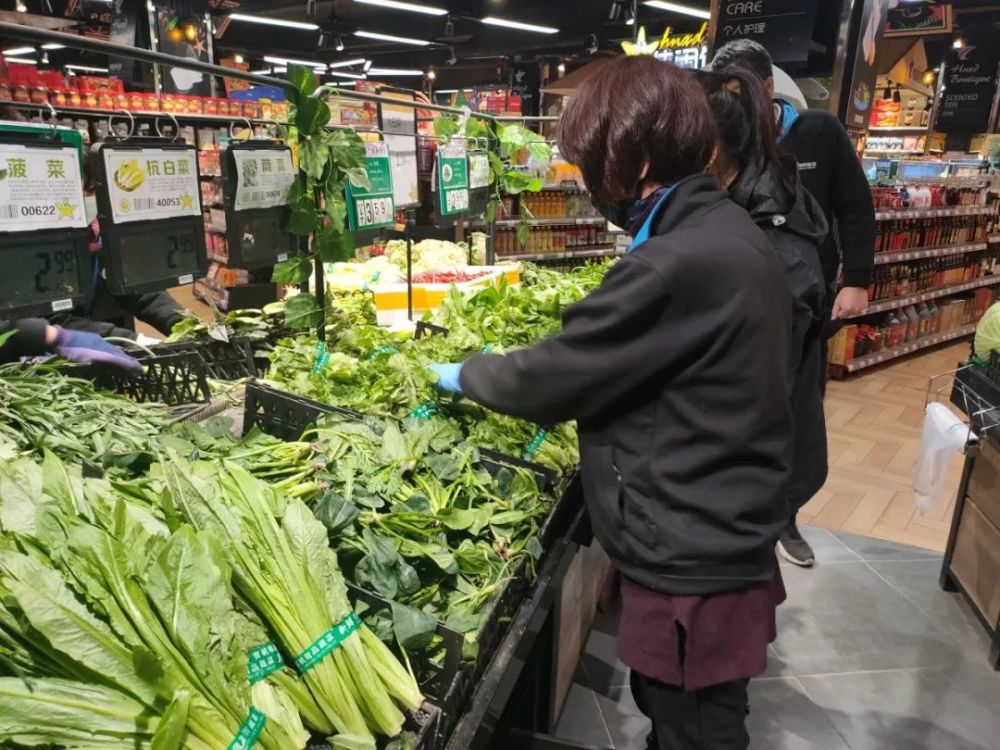 400多个商品供市民选择 市民足不出户就能有菜到家 ,晚上还会对货品