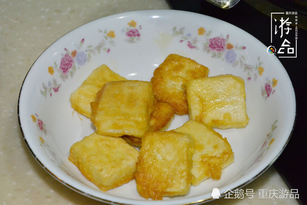 六个步骤,教你如何给豆腐裹一层鱼香酥皮