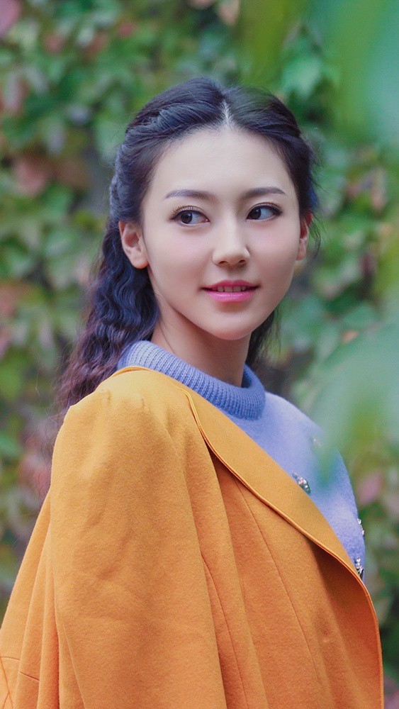 黄梦莹精美壁纸:大大的眼睛,清秀的面容,可塑性很强