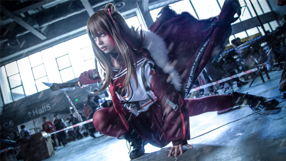 三组国产游戏《明日方舟》角色"真理"的cosplay作品!相当不错