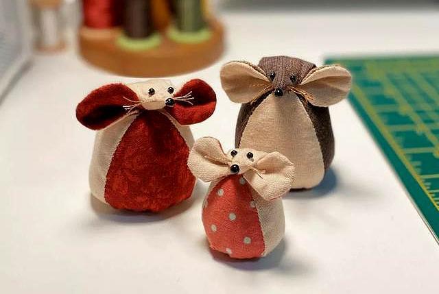 diy手工制作布艺玩偶,用碎布做一只大耳朵老鼠,作为吉祥物吧!