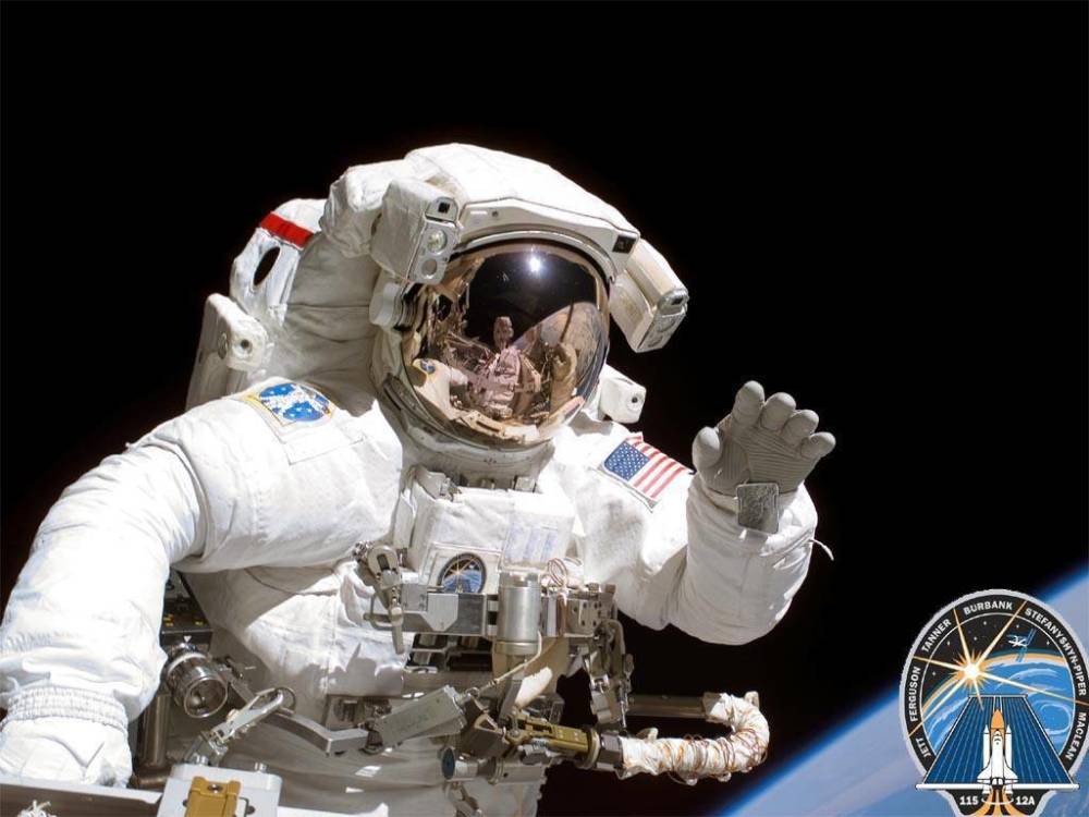 宇航员自由自在在太空遨游.图源:cssn