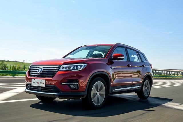 作为长安汽车主打的家用紧凑型suv,2020款长安cs75进一步继承了老款