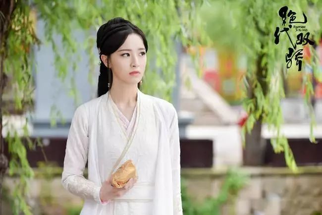 从《巴啦啦小魔仙》到《绝代双骄》,英气挂小花梁婧娴