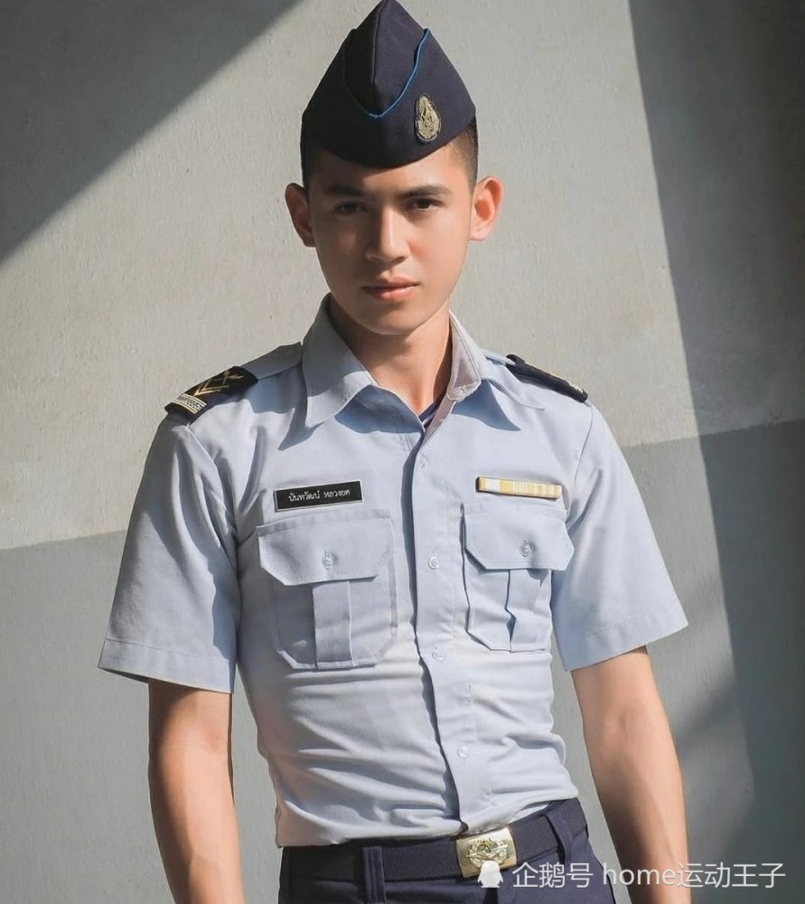 泰国阳光帅哥警察穿紧身制服什么样?话不多说,进来随意感受下