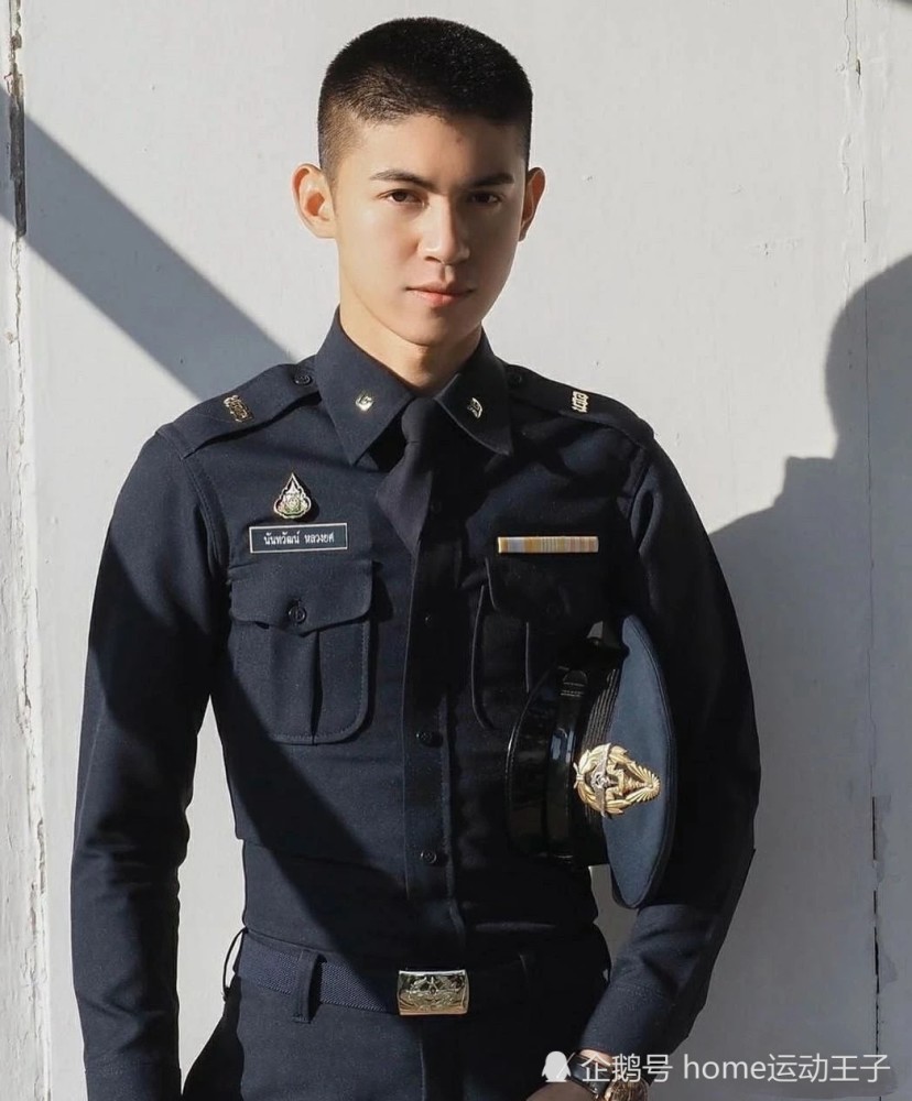 泰国阳光帅哥警察穿紧身制服什么样?话不多说,进来随意感受下