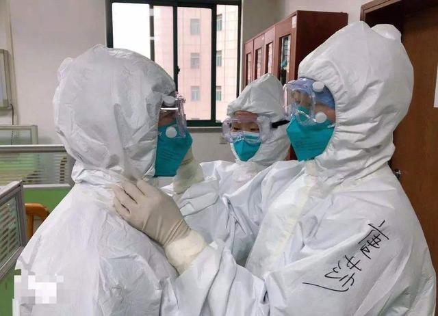 疫情爆发后,这些照片"触目惊心"让人泪目,外国网友如是说