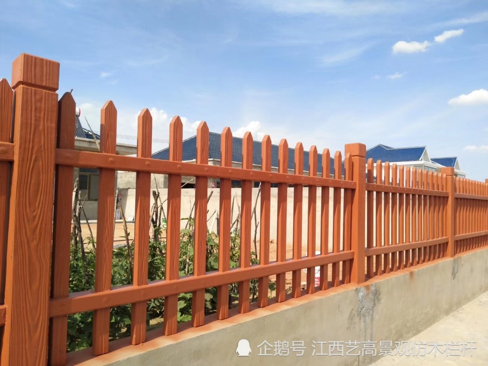 美丽新农村草坪栅栏仿树桩石新特色,乡村水泥仿木围栏