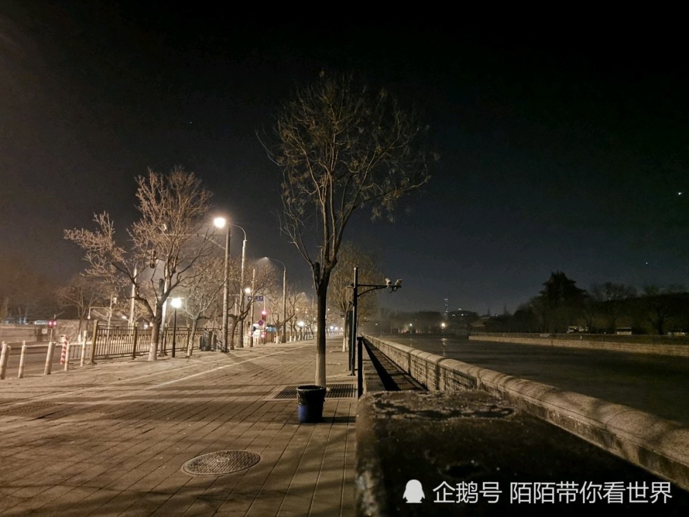凌晨6点的北京:整条街安静又神秘,他们忙碌的身影真的