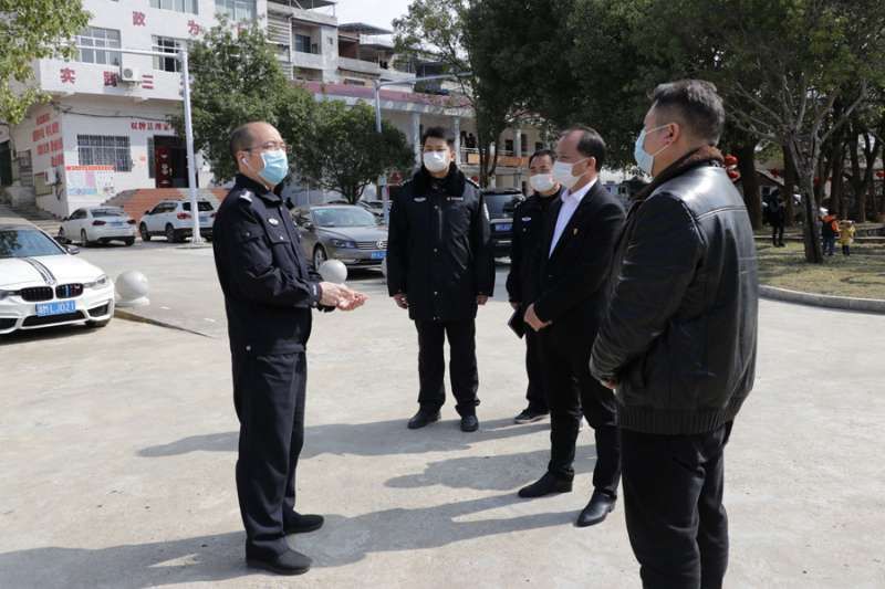 ▼             ,请关注我们 副县长,公安局长罗轩深入基层督查"两毒