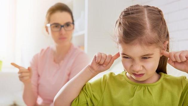 孩子总是闹情绪怎么办?想要化解孩子的负面情绪,家长试试这4招