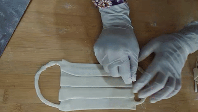 在家做了口罩韭菜饼,口罩馒头,隔壁小孩已经被馋哭了