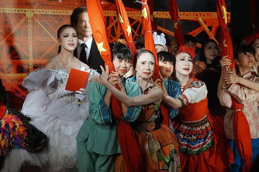 松山芭蕾舞团东京塔上再唱《义勇军进行曲:中国加油!日本加油!
