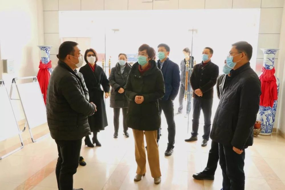 区委副书记,区长陈嵘调研度假区企业复工及疫情防控工作