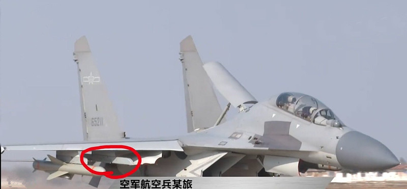 加油,海航—空军歼16挂载鹰击12导弹,成为全能型战斗力量