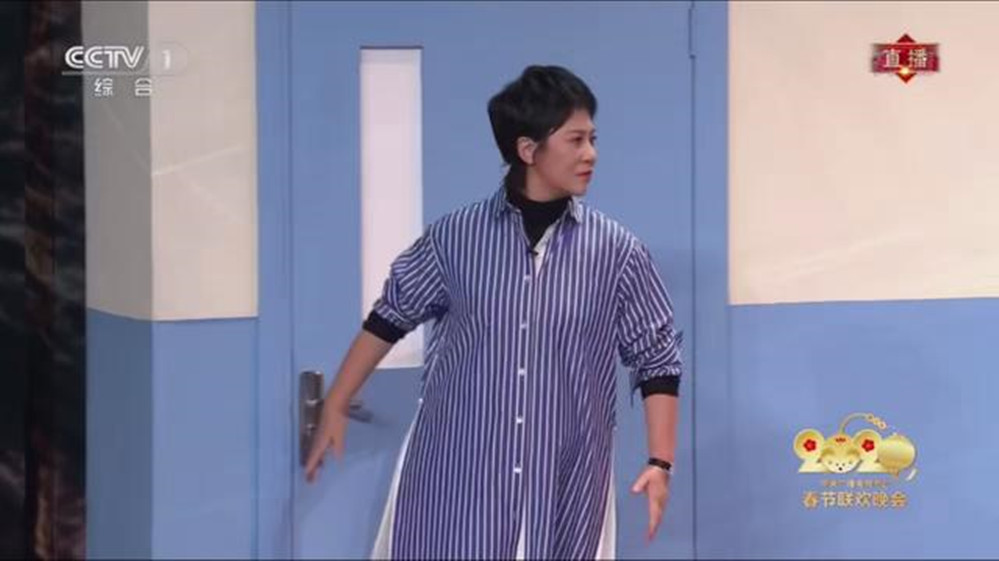 马丽挺着孕肚上春晚,怀孕8个月不忘工作,这个孕妈实在