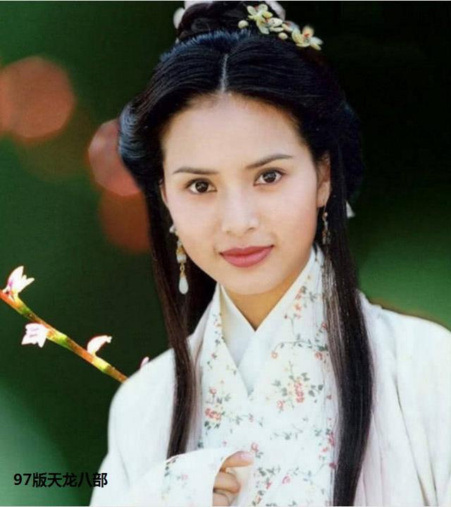 2001年,李若彤在电视剧《杨门女将》系列中饰演杨八妹,这身戎装更加