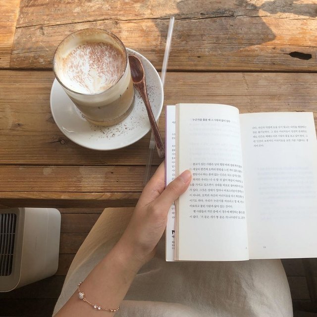 一杯咖啡一本书,就是一个美好的下午.