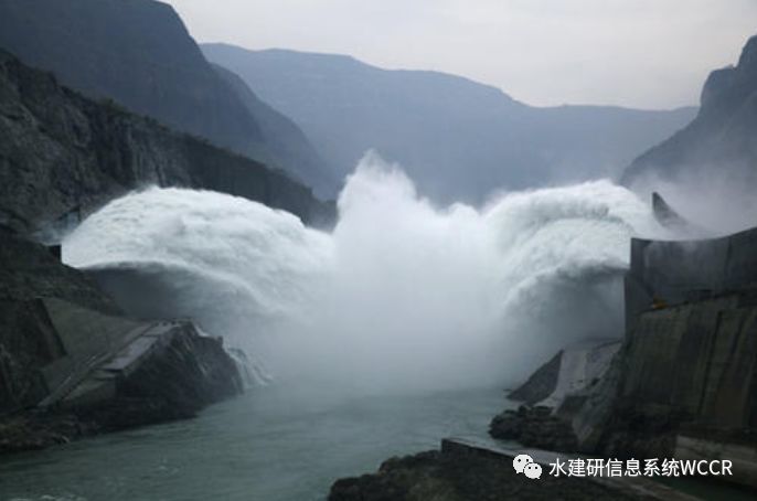 一,工程概况 以蒙江流域双河口水电站泄洪洞龙抬头段及泸定水电站