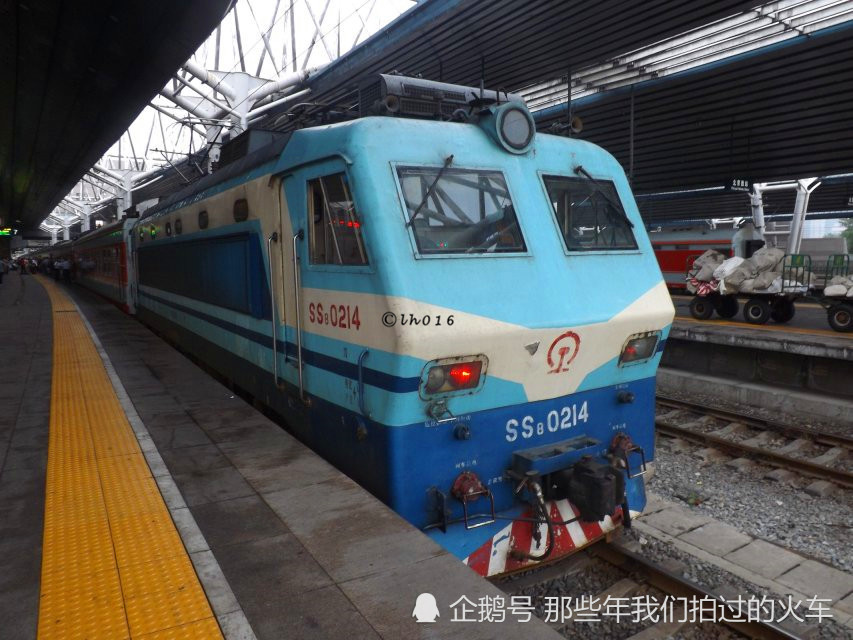 首款四轴准高速电力机车韶山ss8