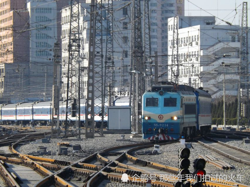 首款四轴准高速电力机车韶山ss8