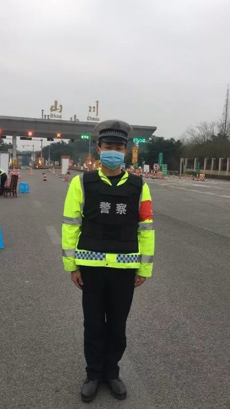 这些地方都有内江交警筑成的绿色防守线