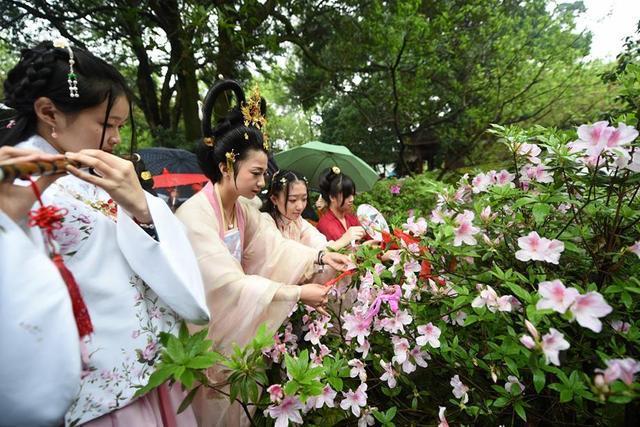 花朝节具体时间并不一致,但二月十五说法较为普遍,对于时间上的矛盾