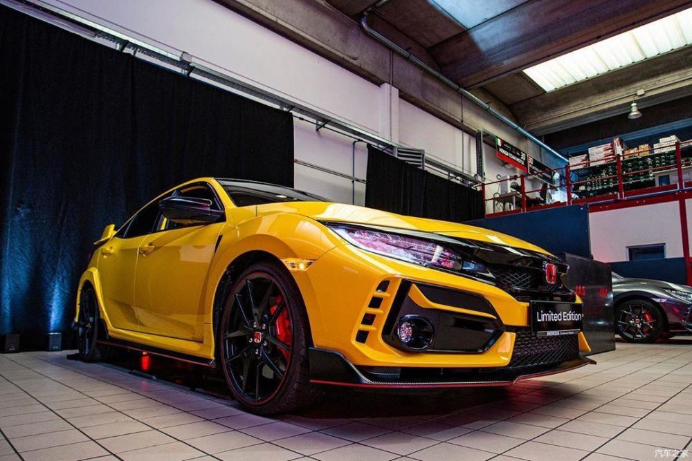 本田思域type-r limited edition,限量版的车就要搭配专属的颜色