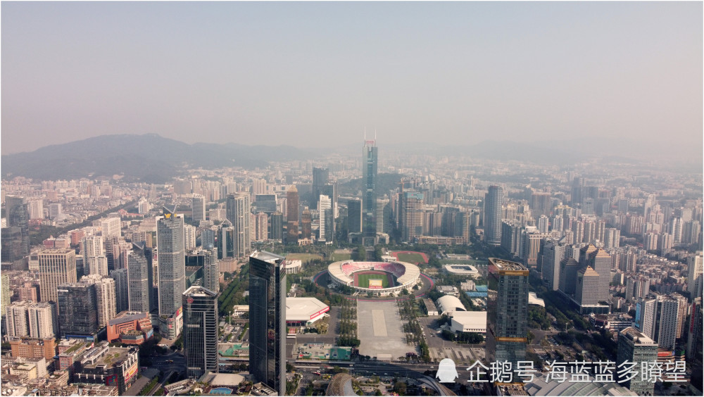 2月21日,航拍晨光中的广州城市新中轴线,阳光洒满了城市每个角落